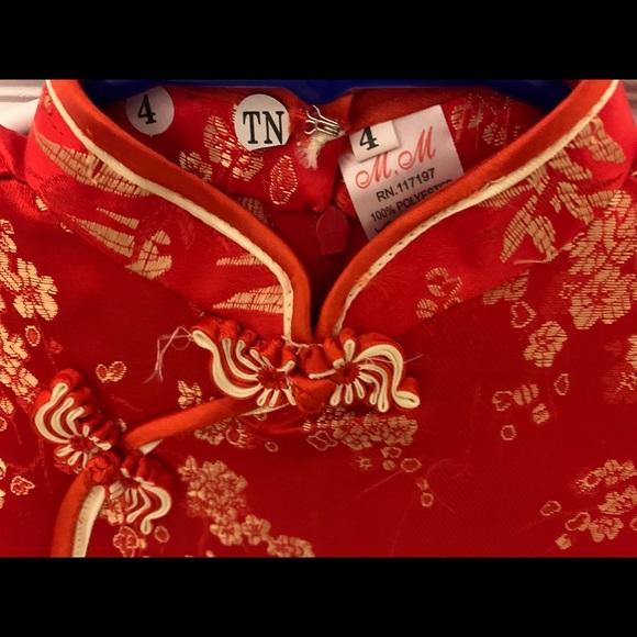Chinese dress (Cheongsam) - Picture 3 of 3